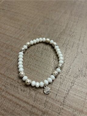 Lizas White Beaded Stretch Bracelet with Silver Accents